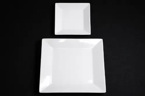 assiette carrée porcelaine a la location dans le Vaucluse