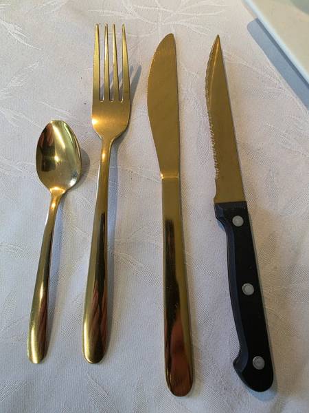 Location de couverts modèle doré